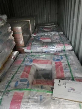 UAE의 고객은 8톤의 내화 시멘트와 15톤의 내화 벽돌을 주문했습니다.